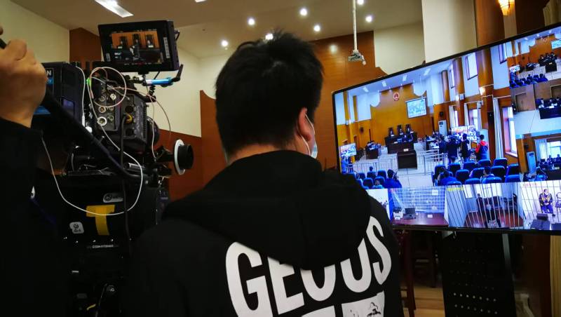 AI生成VS人工创意——务川广告片拍摄公司的技术浪漫主义实践